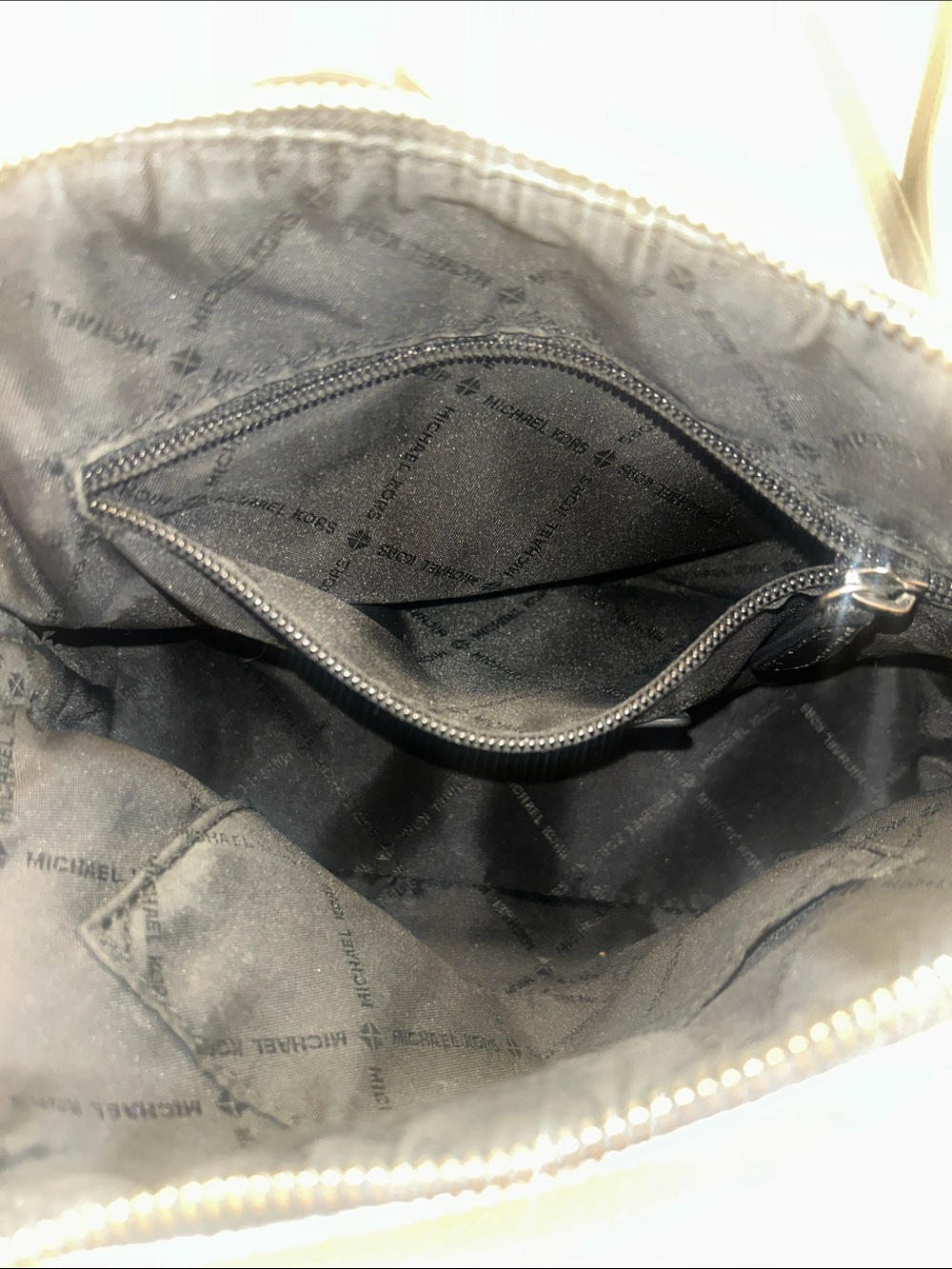 Michael Kors MK uLogo Crossbody with Black Strap - Picture 4 of 6